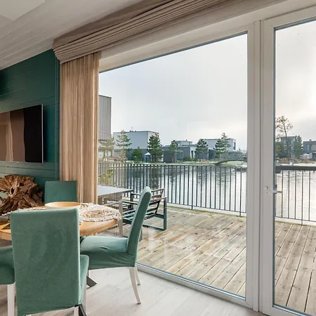 Holiday Home * 팔랑가