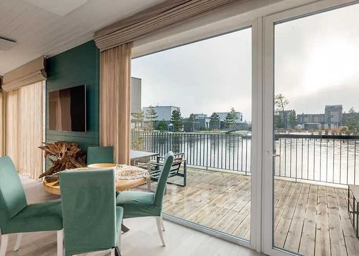 Holiday Home * 팔랑가